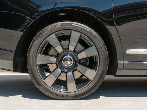 Used 2025 Rolls-Royce Cullinan image 34