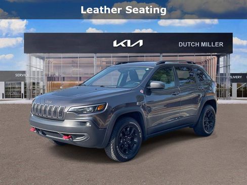 Used 2019 Jeep Cherokee Trailhawk image 3