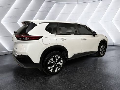 Used 2023 Nissan Rogue SV image 4