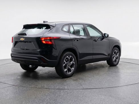 Used 2025 Chevrolet Trax LT image 9
