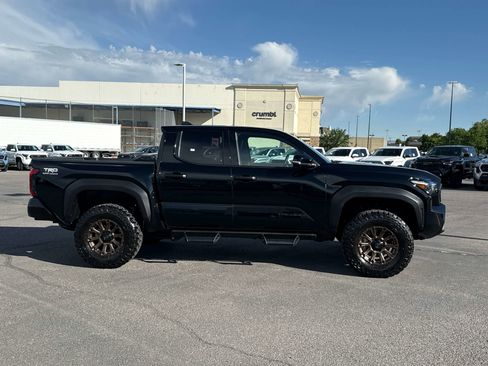Used 2025 Toyota Tacoma TRD Off-Road w/ TRD Off Road Premium Package AWD/4WD image 3