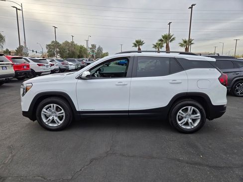 Used 2023 GMC Terrain SLE w/ Driver Convenience Package image 3