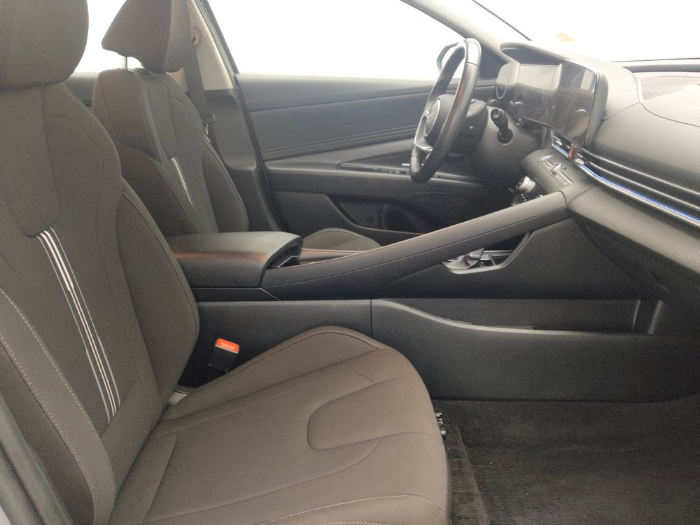 Used 2025 Hyundai Elantra SEL FWD image 21