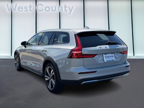 Used 2025 Volvo V60 B5 Cross Country Plus AWD/4WD image 7
