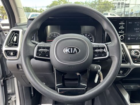 Used 2021 Kia Sorento LX FWD image 11