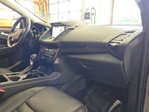 Used 2017 Ford Escape Titanium AWD/4WD image 4
