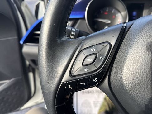 Used 2020 Toyota C-HR XLE FWD image 16