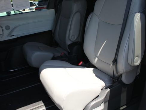 Certified 2026 Toyota Sienna XLE FWD image 40