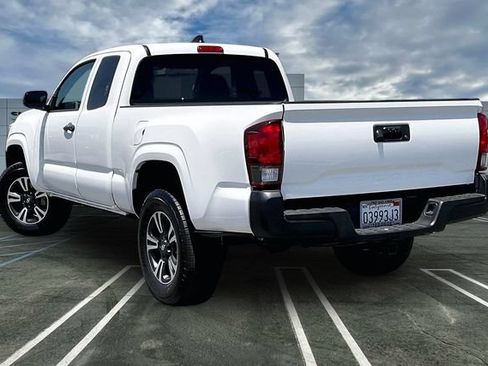 Used 2021 Toyota Tacoma SR RWD image 10