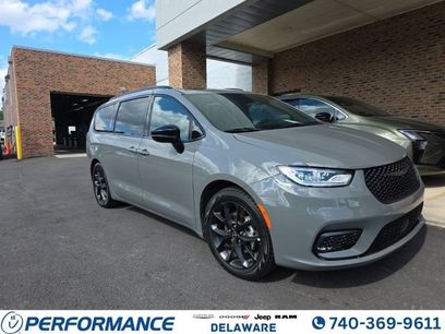 Used 2025 Chrysler Pacifica Limited