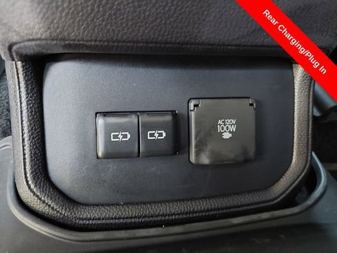 Used 2025 Toyota Highlander Limited AWD/4WD image 26