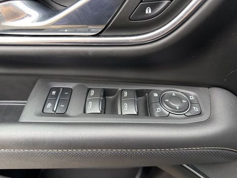 Used 2023 Chevrolet Suburban Premier image 30