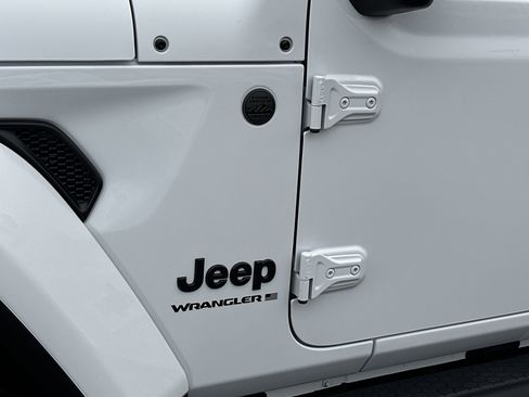 Used 2025 Jeep Wrangler Sahara w/ Safety Group image 14