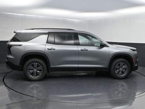 New 2026 Chevrolet Traverse LT w/ Driver Confidence Package FWD image 8