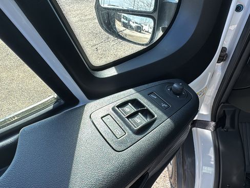 Used 2025 RAM ProMaster 2500 w/ Convenience Group image 12
