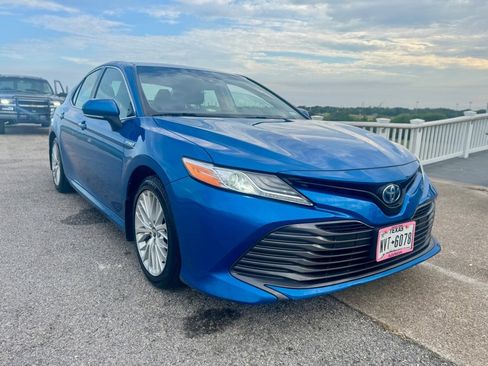 Used 2019 Toyota Camry XLE image 4