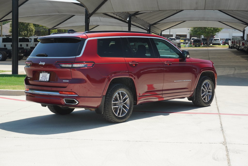 Used 2024 Jeep Grand Cherokee L Overland w/ Advanced Protech Group III AWD/4WD image 5