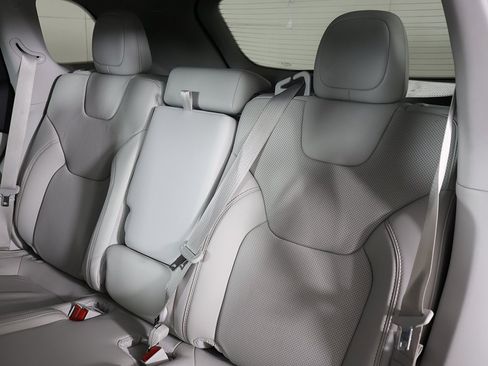 Used 2021 Jeep Cherokee Latitude Lux w/ Mopar Interior Package image 29