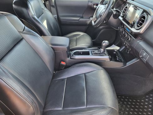 Used 2018 Toyota Tacoma TRD Sport image 13