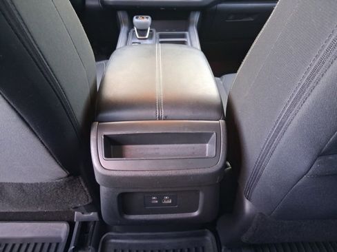 Used 2024 Nissan Pathfinder S image 18