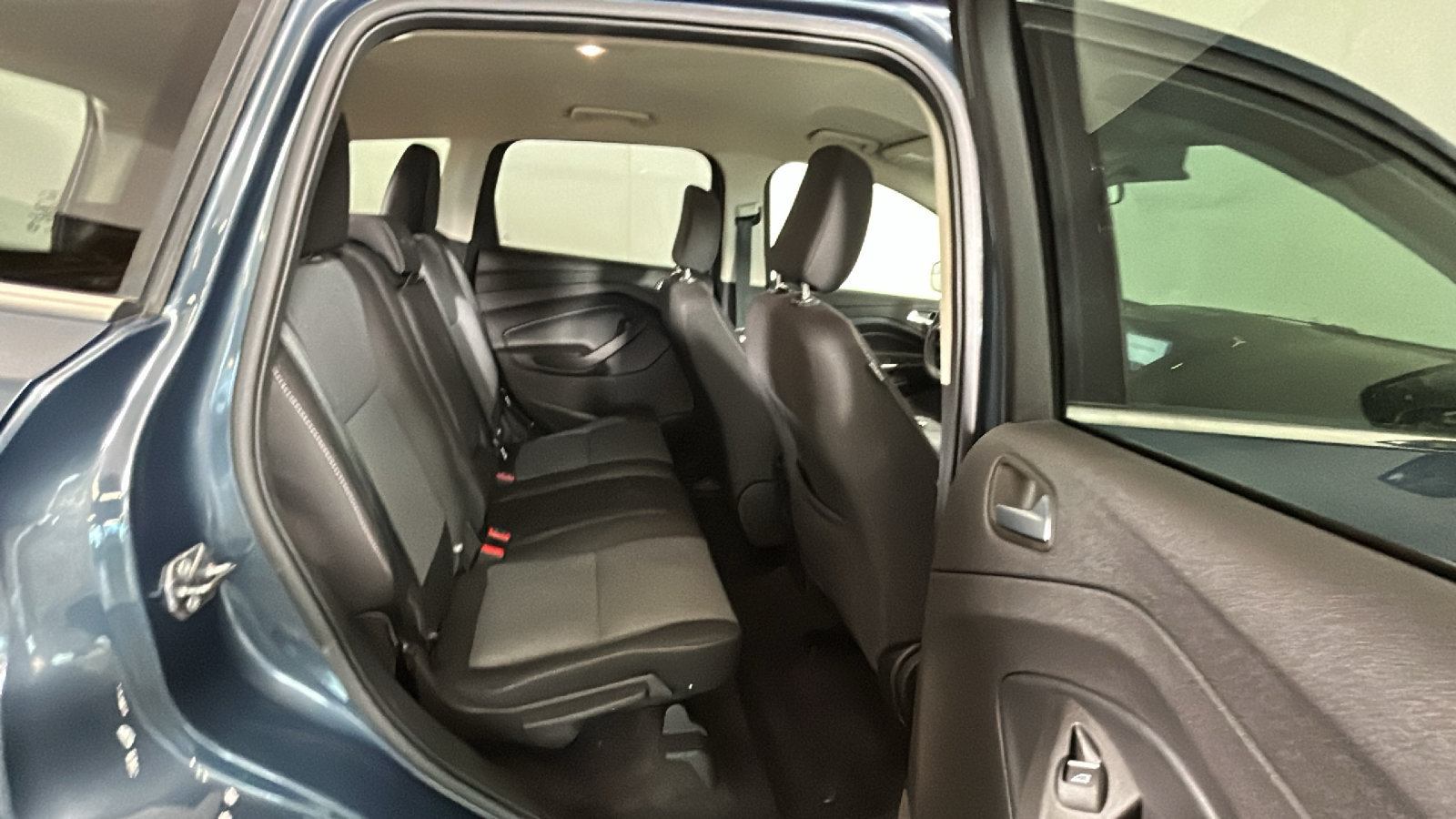 Used 2019 Ford Escape SE FWD image 34