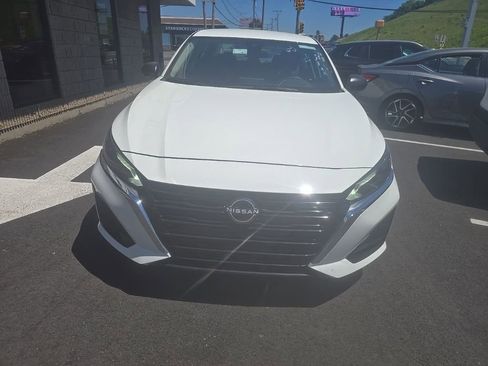 Used 2025 Nissan Altima 2.5 SV FWD image 2