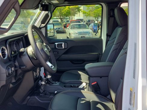New 2026 Jeep Wrangler Sahara AWD/4WD image 17