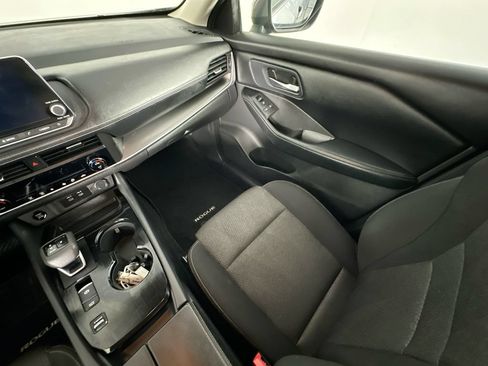 Used 2025 Nissan Rogue SV FWD image 11