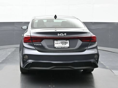Used 2022 Kia Forte LXS FWD image 3