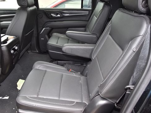 Used 2022 GMC Yukon XL Denali AWD/4WD image 11