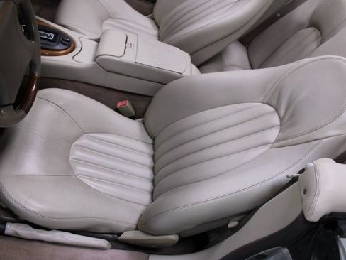 Used 1999 Jaguar XK8 Convertible RWD image 25