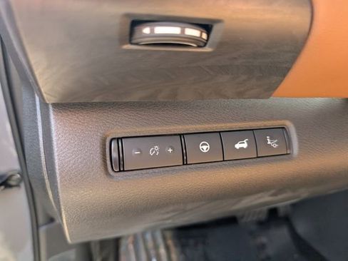 New 2026 Nissan Pathfinder Platinum image 17