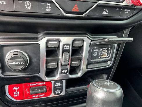 Used 2022 Jeep Gladiator Rubicon w/ Cold Weather Group AWD/4WD image 21