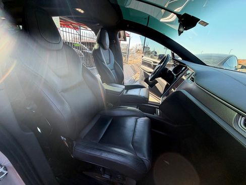 Used 2016 Tesla Model X image 34