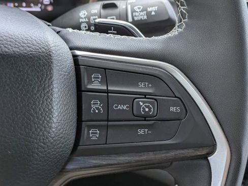 Certified 2025 Jeep Grand Cherokee Limited w/ Luxury Tech Group II image 21