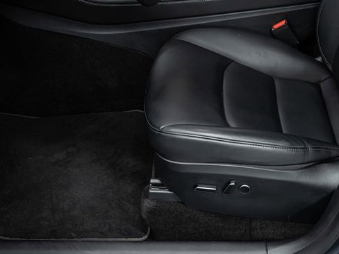 Used 2023 Tesla Model Y Long Range image 38