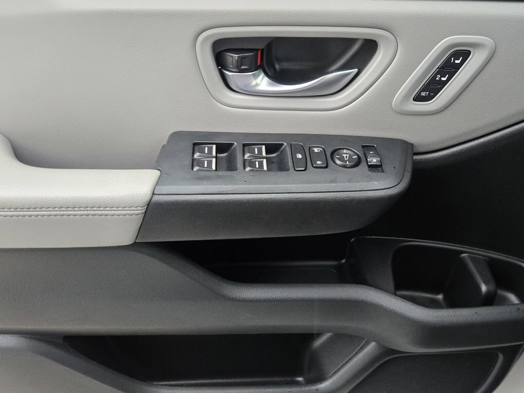 Certified 2025 Honda Pilot Touring image 26
