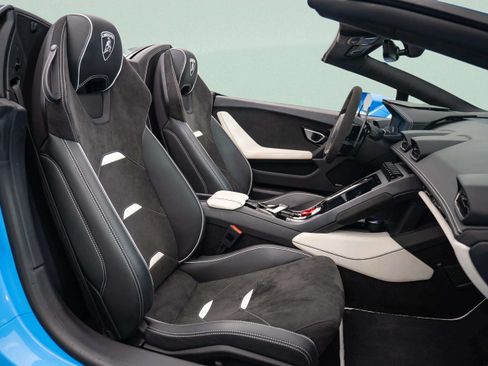 Used 2024 Lamborghini Huracan EVO AWD/4WD image 31