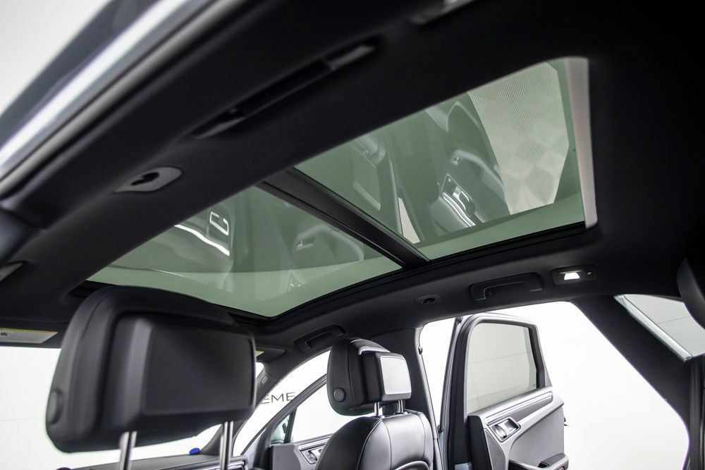 Used 2025 Porsche Macan Turbo AWD/4WD image 22