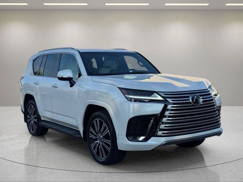Used 2023 Lexus LX 600 4WD w/ Accessory Package (Z1) image 7