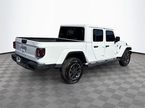 Used 2023 Jeep Gladiator Overland image 6
