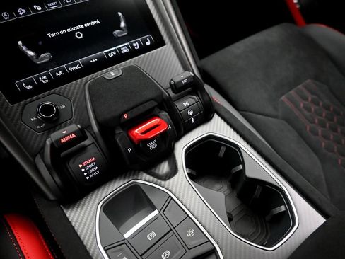 Used 2023 Lamborghini Urus Performante AWD/4WD image 21