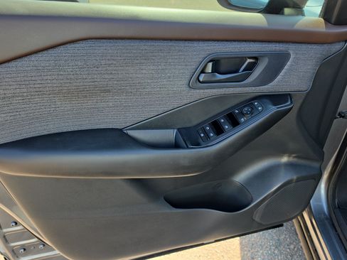 Used 2023 Nissan Rogue S FWD image 16