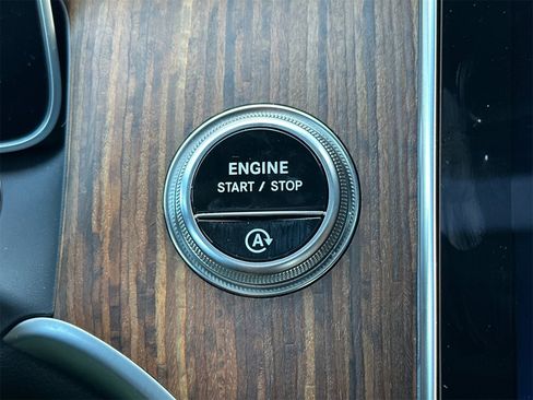 Certified 2025 Mercedes-Benz GLC 300 image 25