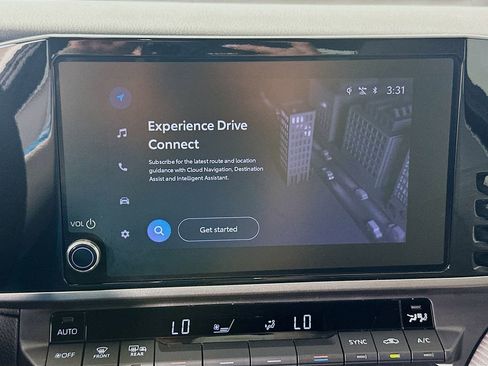 Used 2025 Toyota Camry SE w/ Convenience Package image 13