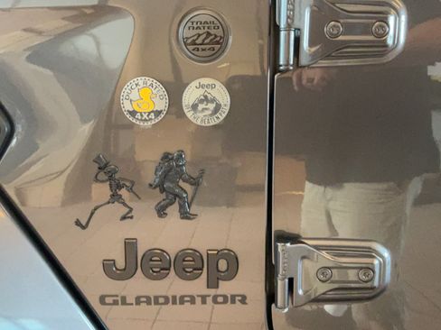 Used 2022 Jeep Gladiator Sport AWD/4WD image 40