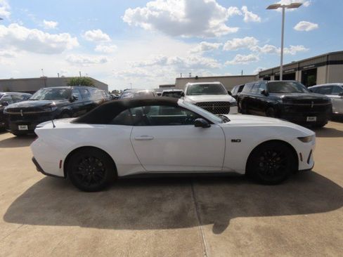 Used 2025 Ford Mustang GT Premium RWD image 8