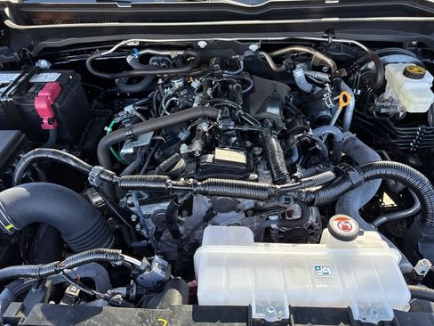 Used 2025 Toyota Tacoma TRD Sport AWD/4WD image 36