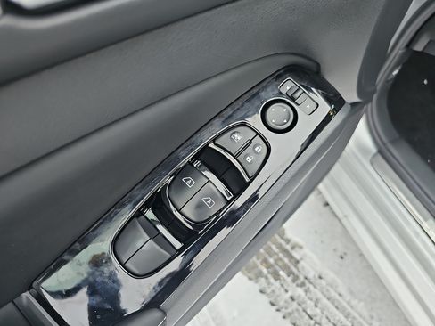 New 2025 Nissan Altima 2.5 SL FWD image 18