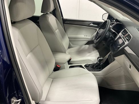 Used 2024 Volkswagen Tiguan SE image 8